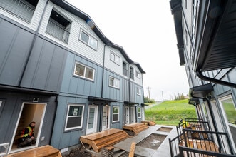 Building Photo - 160 Arbour Wood Mews NW