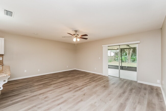 Building Photo - 3910 Briarlake Dr