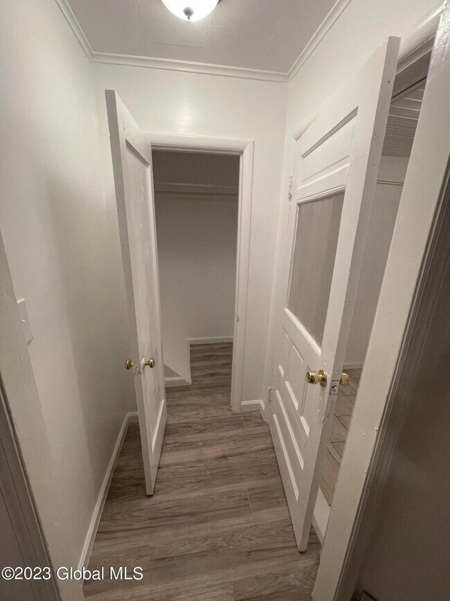 Building Photo - 1007 Strong St