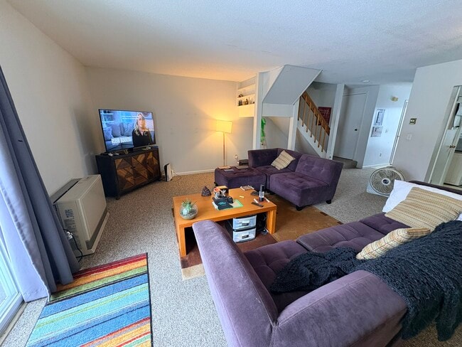 Building Photo - K6 Stonehedge Dr