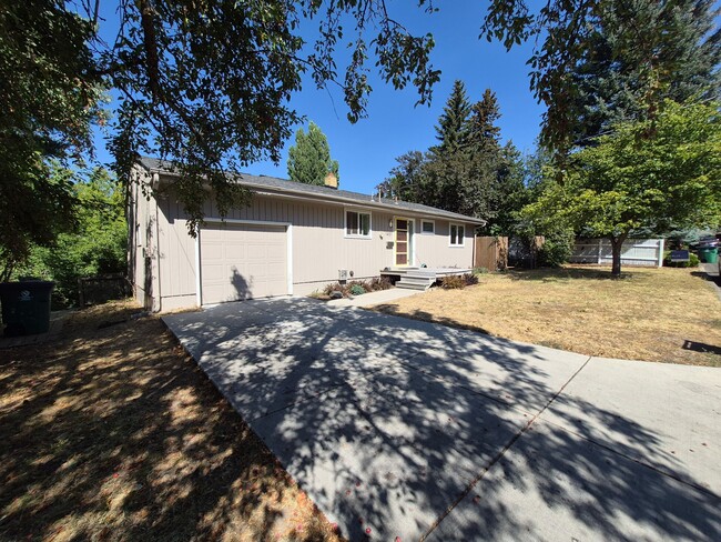 Building Photo - 1431 Alpowa Ave