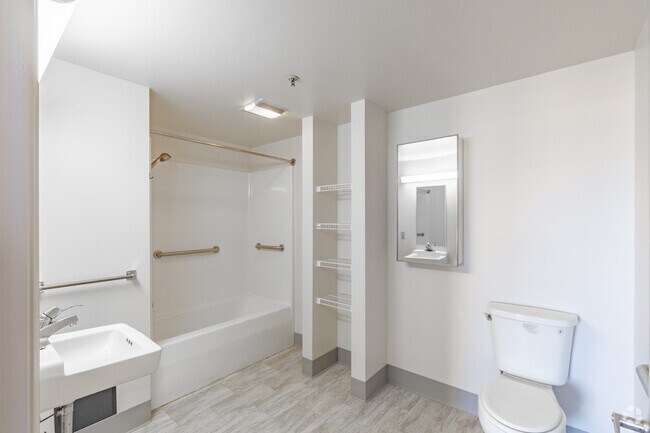 2 habitaciones, 1 baño - 700 pies cuadrados - Baño - Hartford Place Senior Apartments 55+