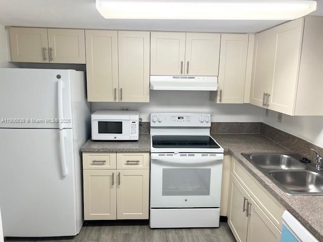 Foto del edificio - 9995 Nob Hill Ln