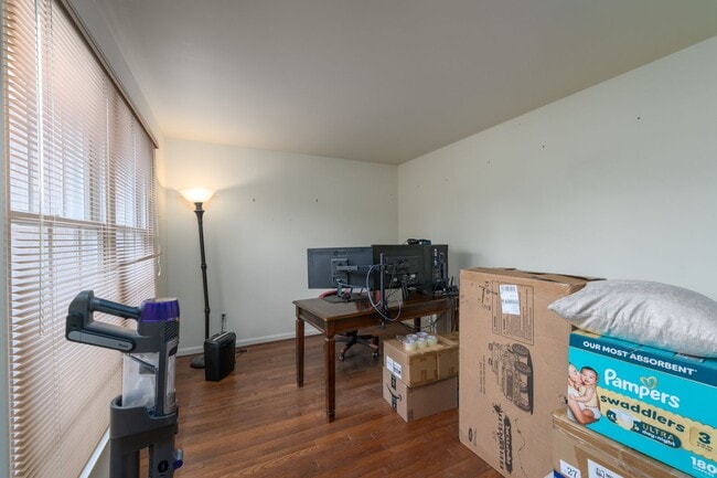 Photo - 727 Macphail Ct. S House