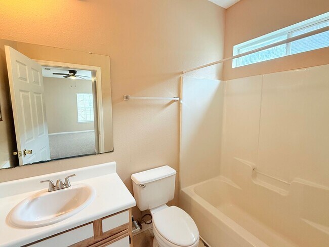 Foto del edificio - 3 Bed/3 Bath Cottage Style Home