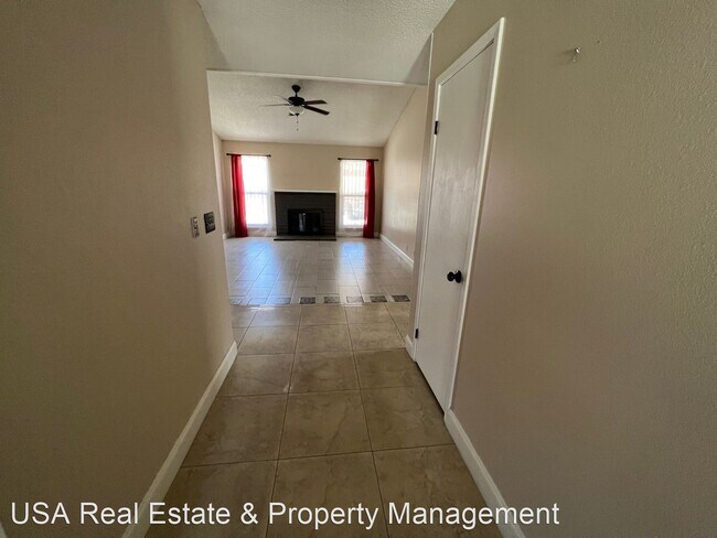 Building Photo - 3 br, 2 bath House - 6263 W. Twain Avenue