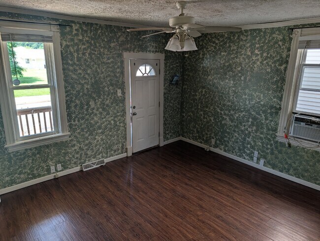 Foto del edificio - Two bedroom home in New Brighton
