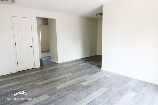 Building Photo - 1852 Anderson Ave