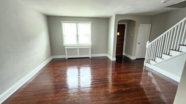 Building Photo - 3 Bedroom Home