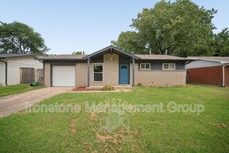 Building Photo - 908 W El Paso Pl