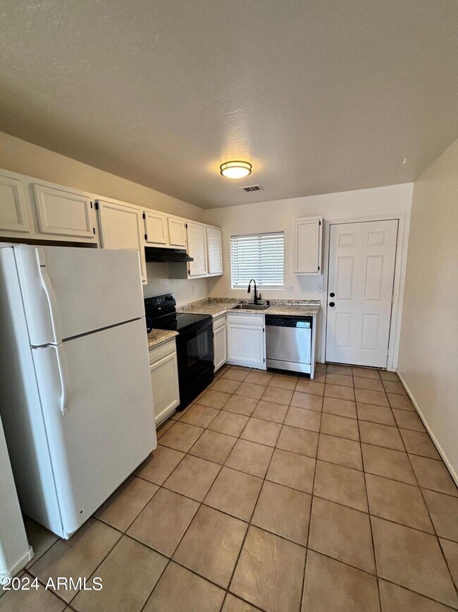 Building Photo - 3610 N Estrella Rd