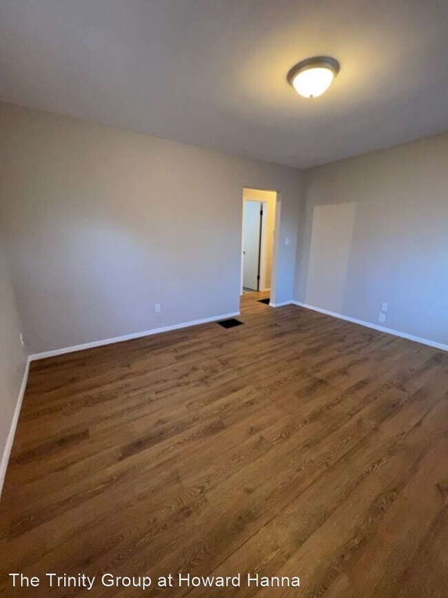 Building Photo - 3 br, 1 bath House - 121 Rosslyn Avenue