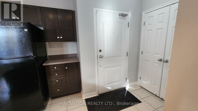 Building Photo - 293 Everest Private