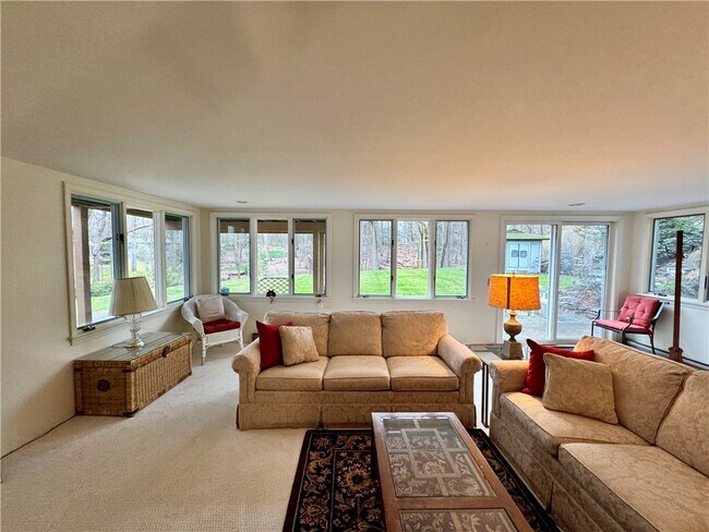 Foto del edificio - 333 Colebrook Dr