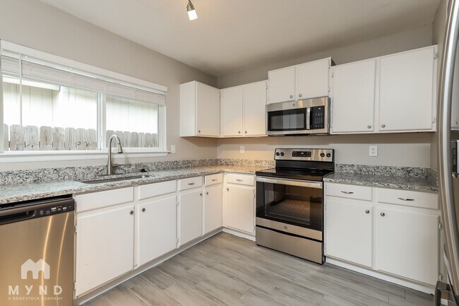 Foto del edificio - 8306 Pine Meadow Dr