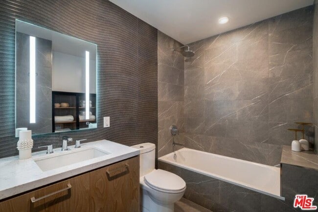 Building Photo - 400 S Broadway