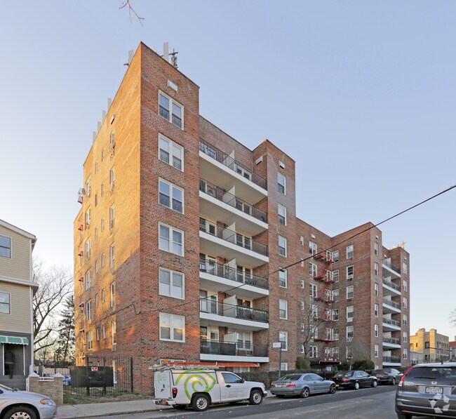 Foto principal - 8470 129th St