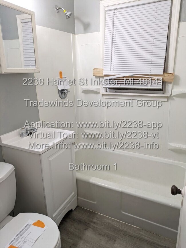 Building Photo - 2238 Harriet 3bed/1bath with nice back yar...