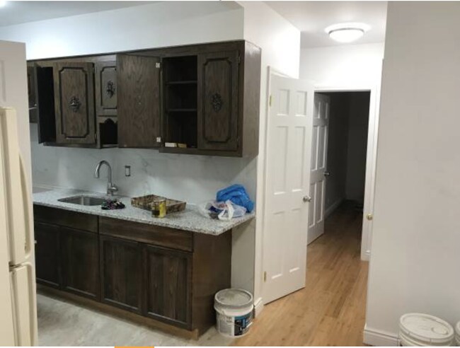 Foto del edificio - 1468 W 8th St