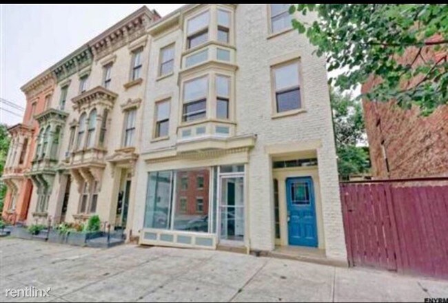 Building Photo - 330 Madison Ave