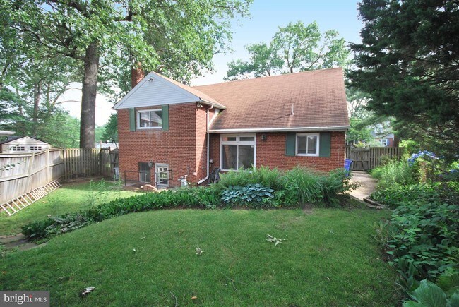 Building Photo - 510 Lanark Way