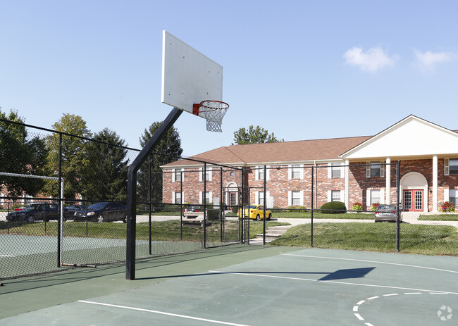 Cancha de básquetbol - River Road Apartments