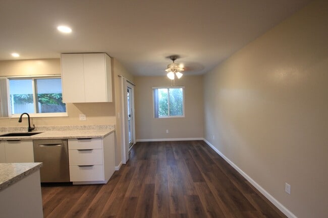 Foto del edificio - Charming 3-Bedroom Home with Spacious Layo...