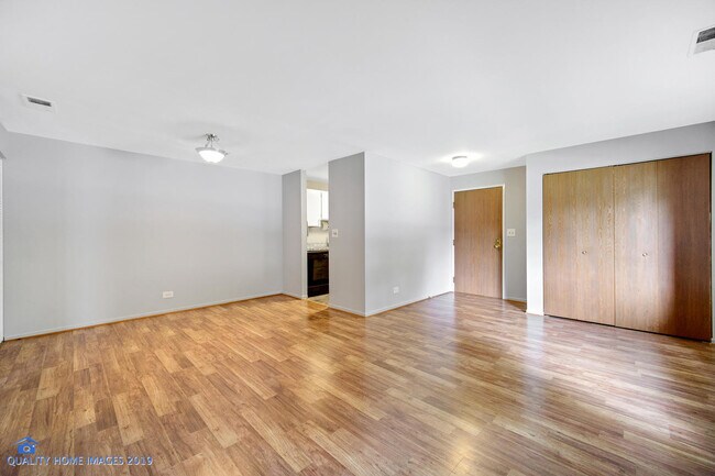 Building Photo - 550 Vine Ave