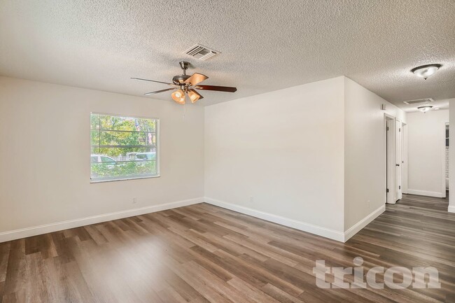 Building Photo - 4926 Haines Rd N