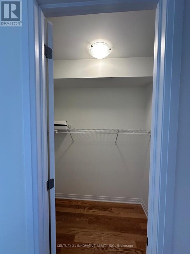 Photo du bâtiment - 202 Port Cres