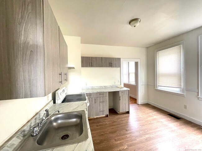 Foto del edificio - 394 Shelton Ave