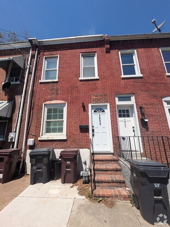 Building Photo - 1011 N Spruce St