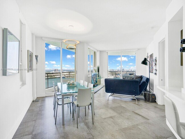 Foto del edificio - 888 Brickell Key Dr