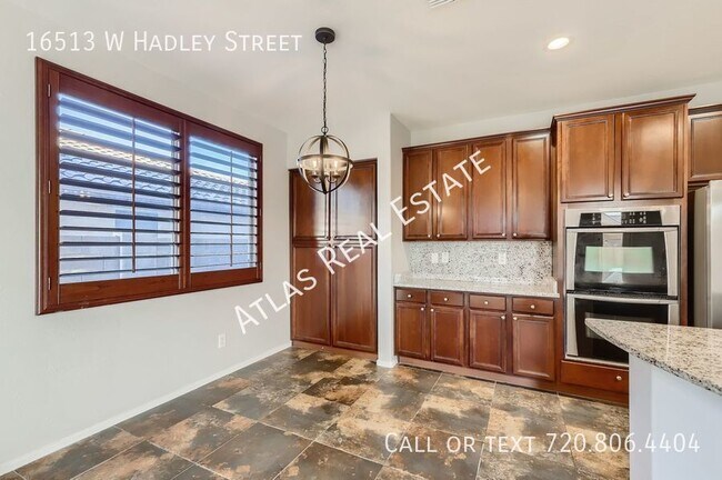Foto del edificio - Immaculate 6 Bedroom 3 Bathroom Home In Go...
