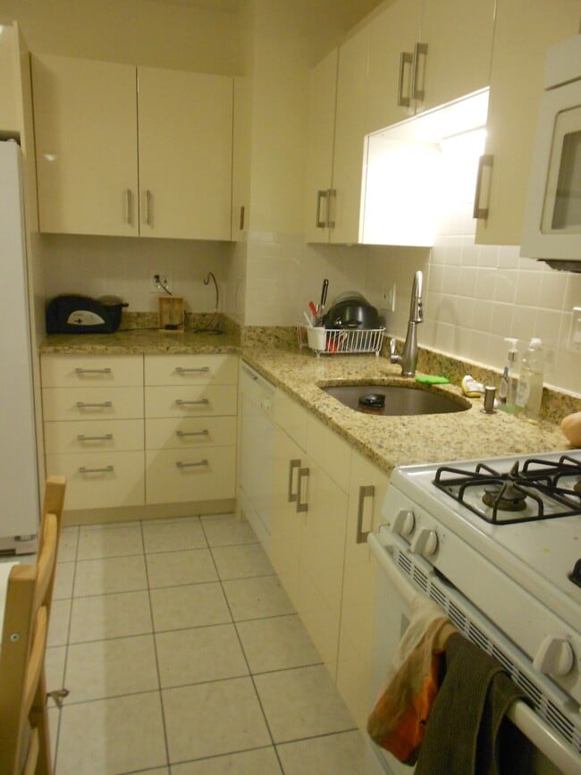 Building Photo - 63 Fairbanks St