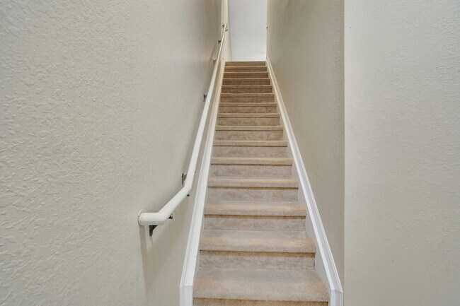 Foto del edificio - 270 Crestwood Cir