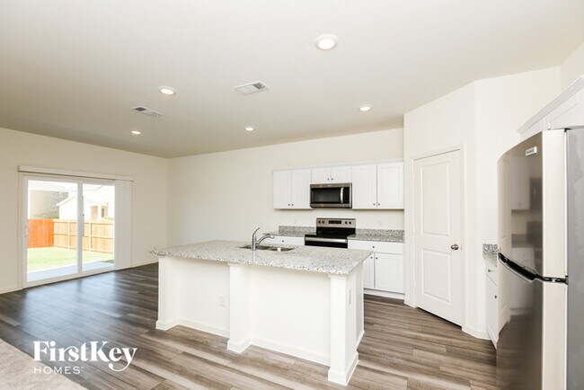 Foto del edificio - 8361 Stovepipe Dr