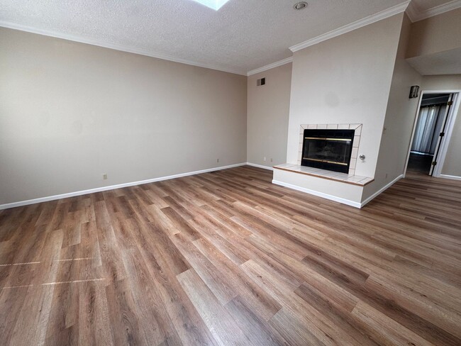 Building Photo - 3345 Esplanade Cir SE