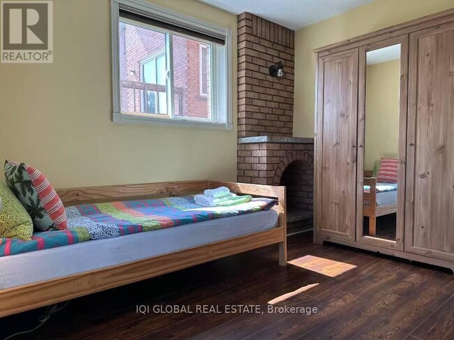 Photo du bâtiment - 115 Briggs Ave