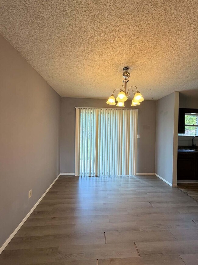 Foto del edificio - 3825-3835 College View Ave