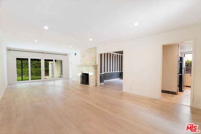 Building Photo - 2142 Hillsboro Ave