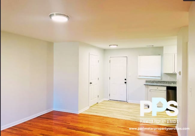 Foto del edificio - 6127-6129 E Fayetteville Dr