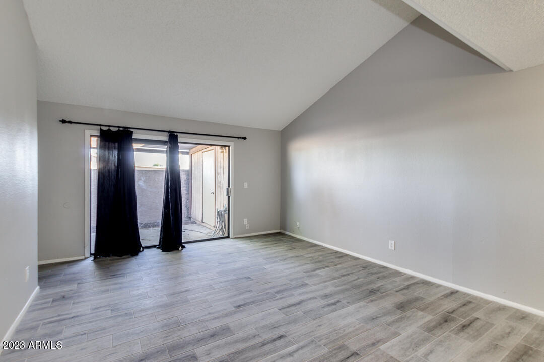 Foto principal - 2149 E 10th St