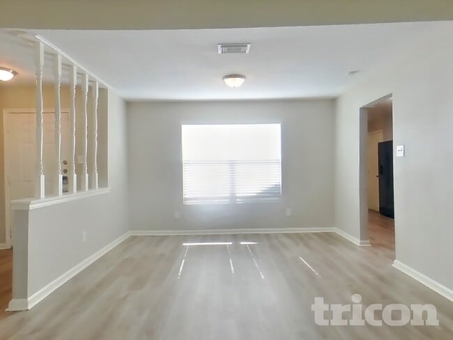 Building Photo - 17506 Sundrop Ln