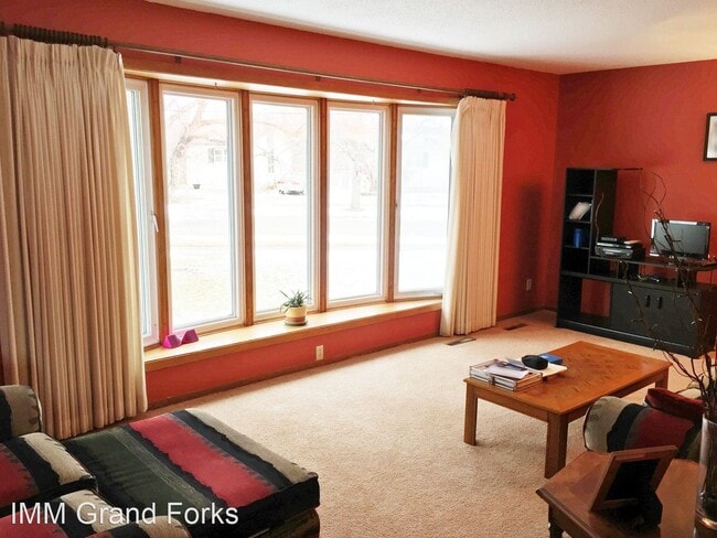 Building Photo - 4 br, 2 bath House - 3506 7th Ave N