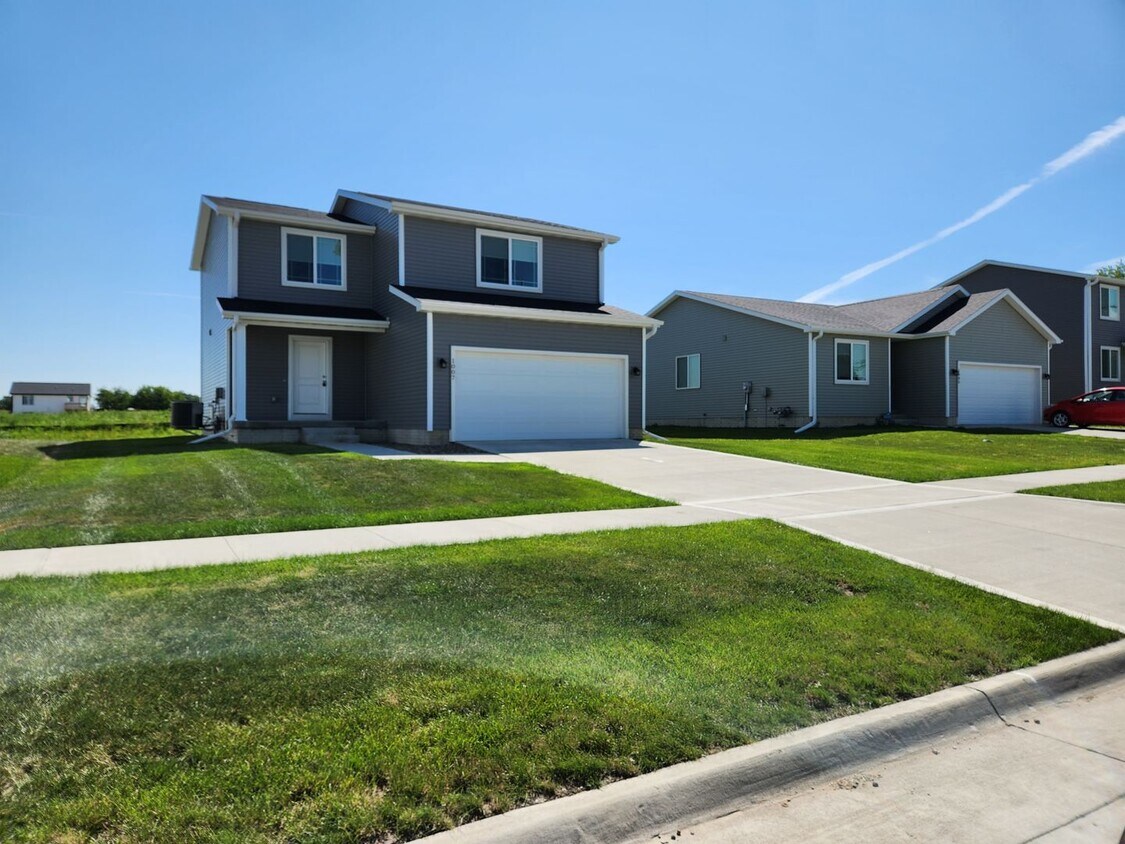 Primary Photo - MUST SEE!!! Beautiful two story with 4 Bed...