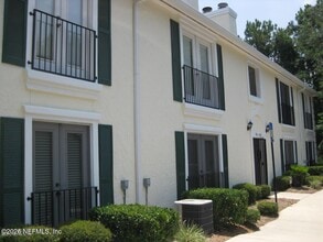 Building Photo - 13715 Richmond Park Dr N
