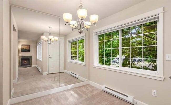 Foto del edificio - Spacious 2 Bed 1.5 Bath In Old Town Issaquah!