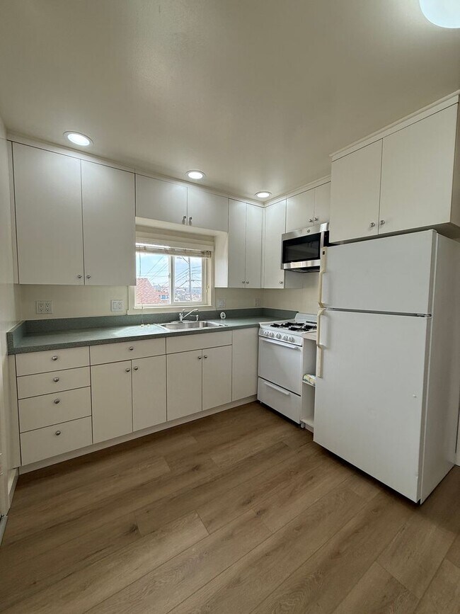 Foto del edificio - 622 Tamarack Ln