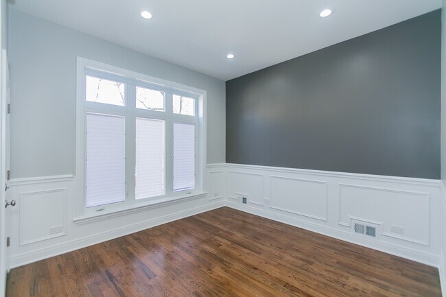 Foto del edificio - 3245 W Pierce Ave